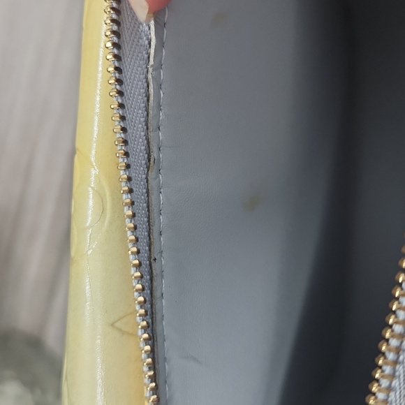 HP! LOUIS VUITTON Monogram Vernis Mott- Yellow with Blue Interior - Picture 9 of 13